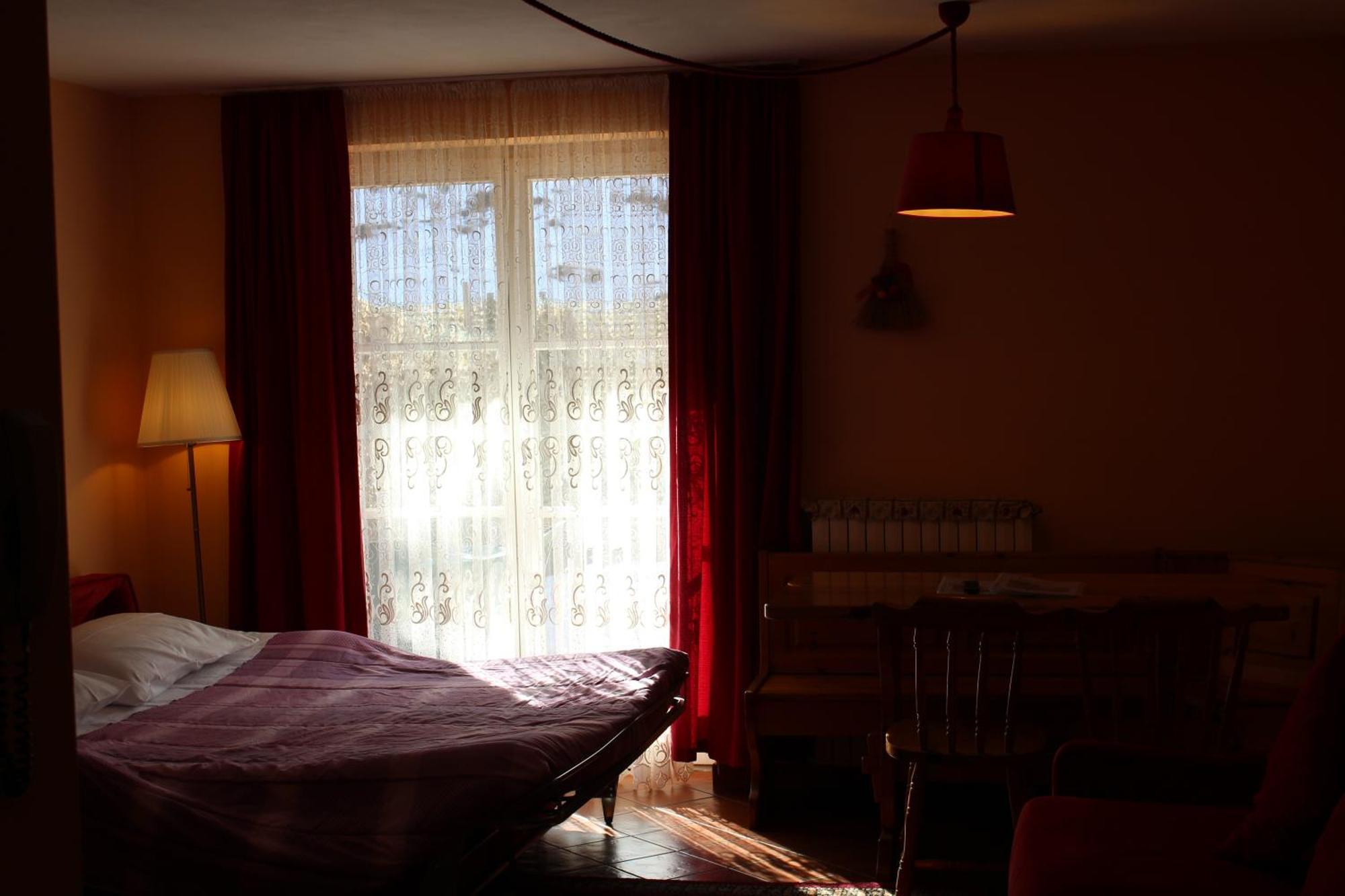 Residenze Sonnenschein Aparthotel Вилабаса Екстериор снимка